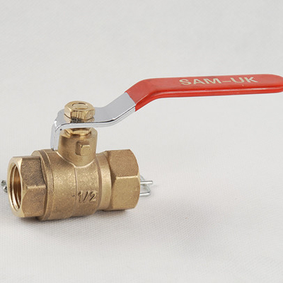Pipe en laiton en forme de croix en forme de Pex Pipe en forme de feu Hydrant en laiton en forme de boule Matériau d'alimentation Température de l'eau normale Origine Taille Générale