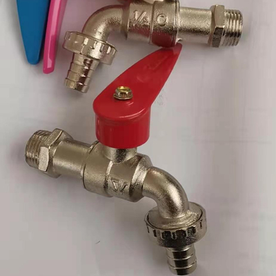Chine fournisseur de bas prix de laiton bibcock robinet d'eau Chine