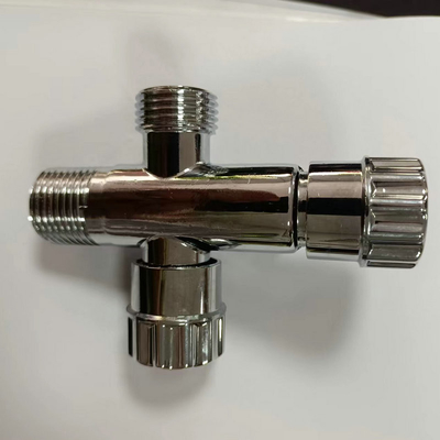 La valve d'angle en laiton froide de vente chaude de l'eau 1/2inch de garnitures de salle de bains Chrome a plaqué
