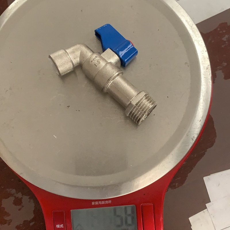 Thaïlande chaud vendre corps en laiton avec poignée de zinc prix bon marché robinet en laiton bibcock marque